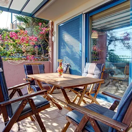 View 1. Appartamento *