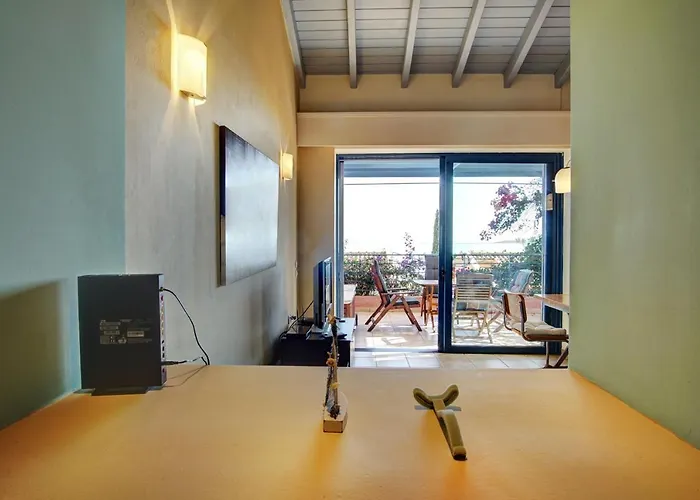 View 1. Appartement *